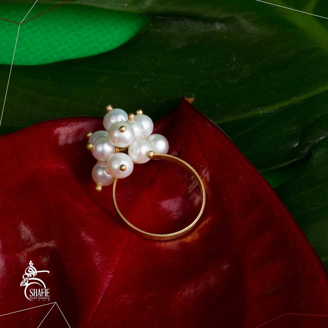 انگشتر طلا با مروارید سفید.jpg